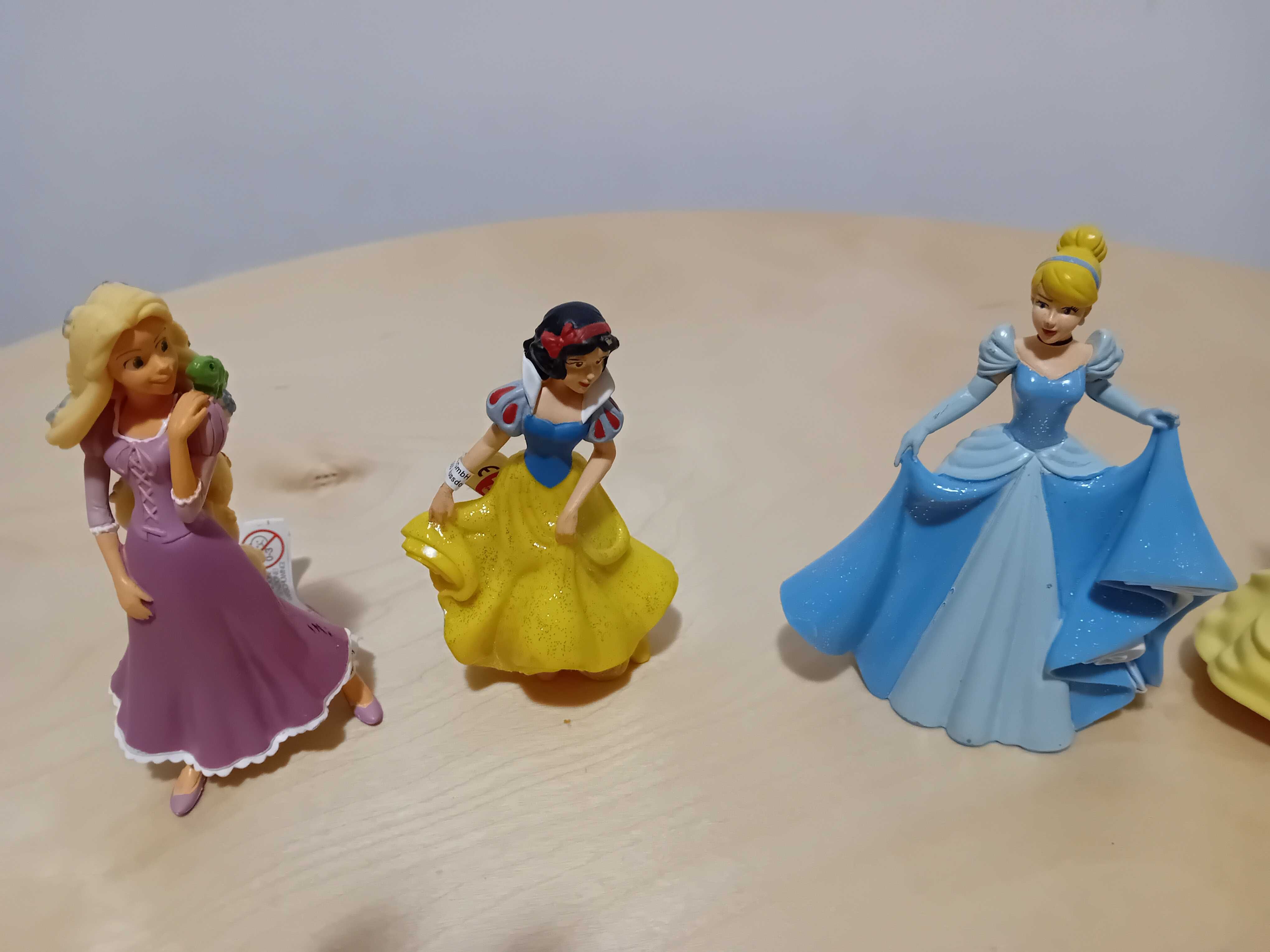 Figurine Disney Belle/ Raspunzel/ Alba ca Zapada