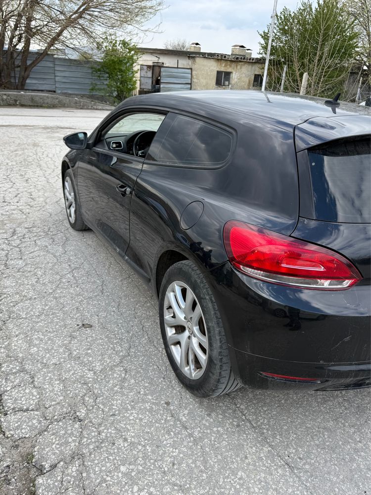 За Части Volkswagen Sirocco 1.4tfsi 2010g ръчка код мотор CGG