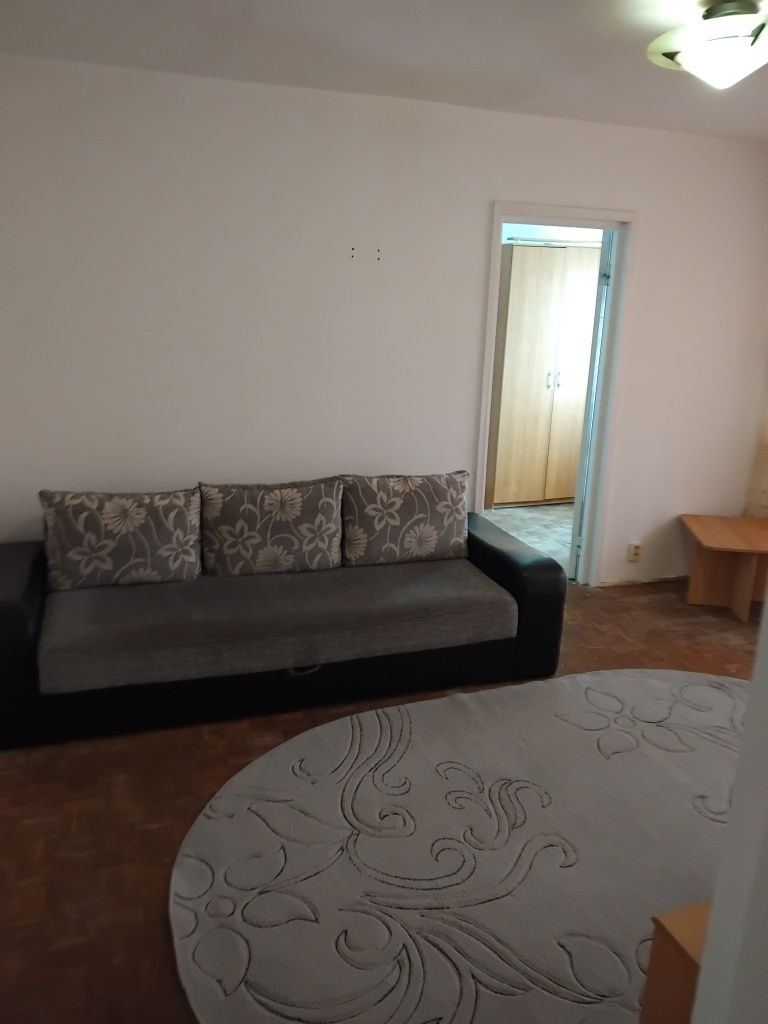 Închiriez apartament- doua camere semidecomandat