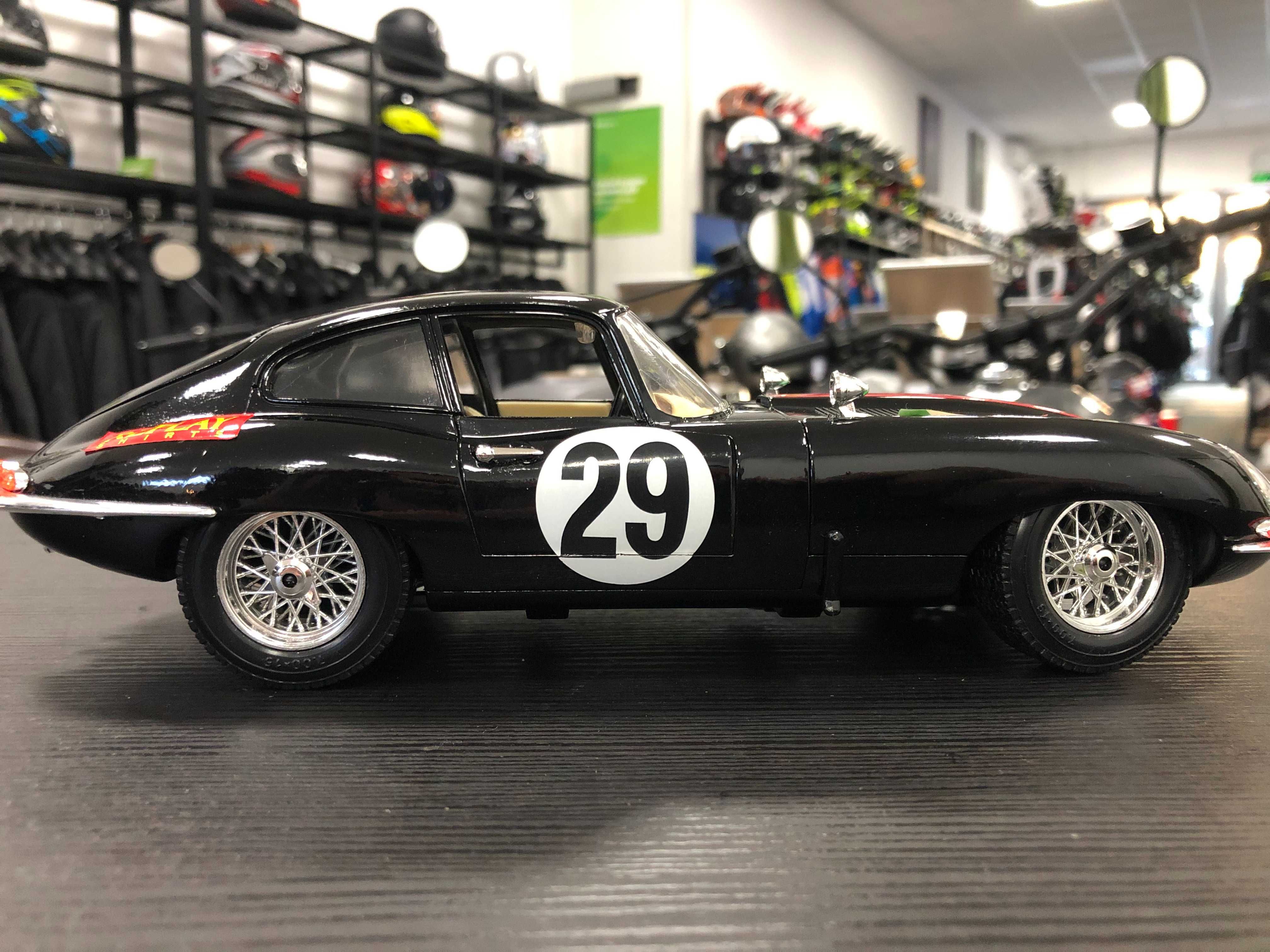 BBURAGO метална колекционерска количка JAGUAR E-TYPE COUPE 1961г. 1:18