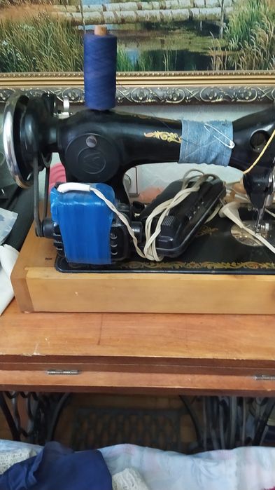 Продам 2 швейнаые машинки. Знгер и Подольск