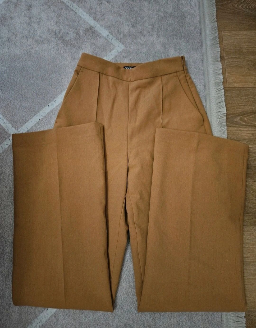 Pantaloni dama Zara