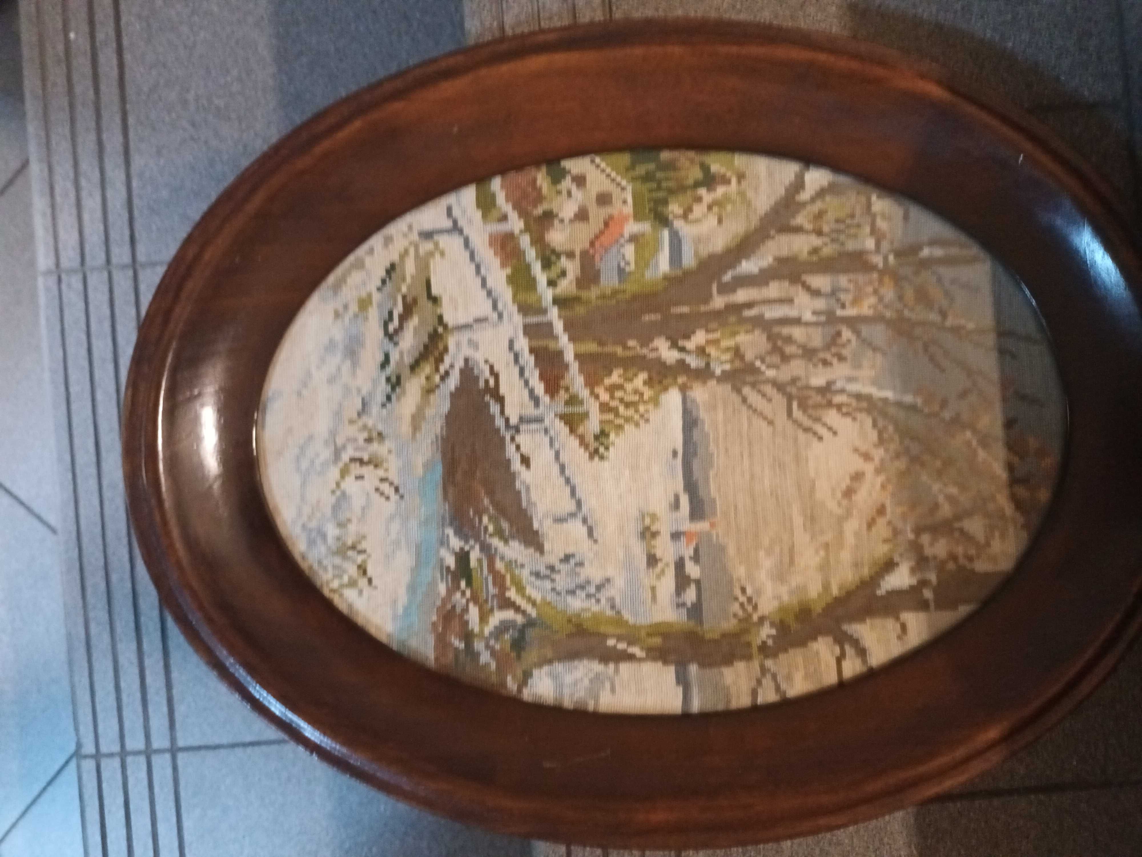 Различни гоблени в рамка