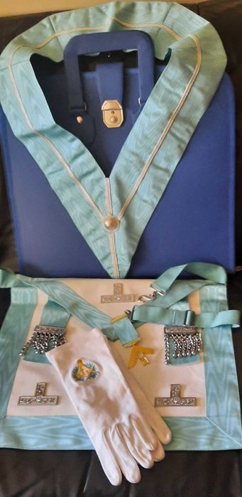 Pachet masonic M.V. : Sort, colan, geanta, manusi, bijuterie