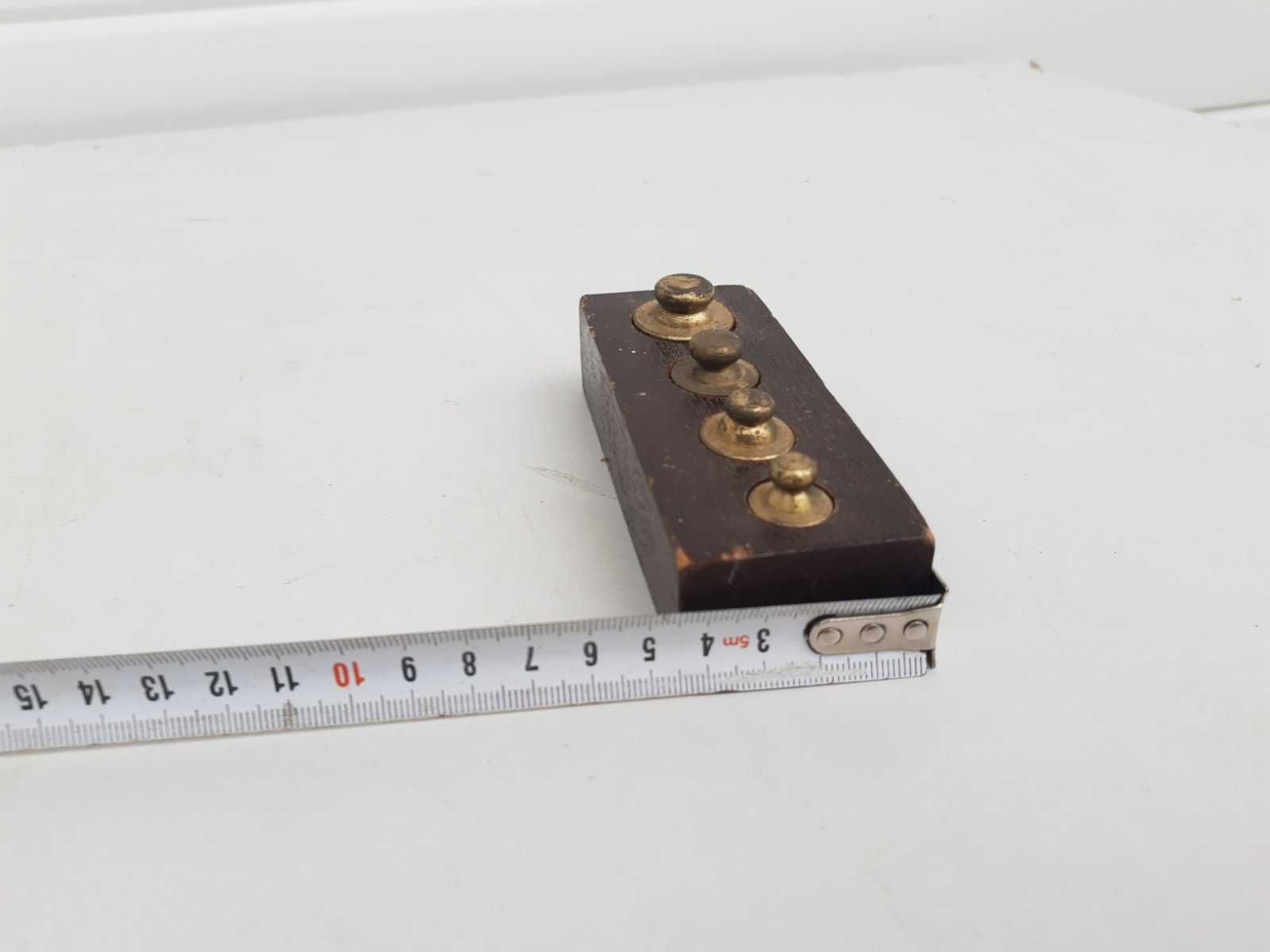 Стар бронзов комплект тежести за кантар везна с дървена кутия. Франция