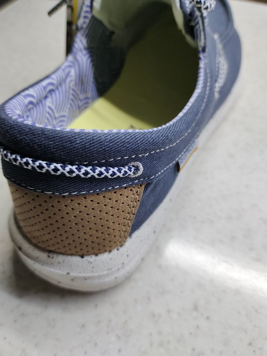 Продам мокасины  р. 39-40