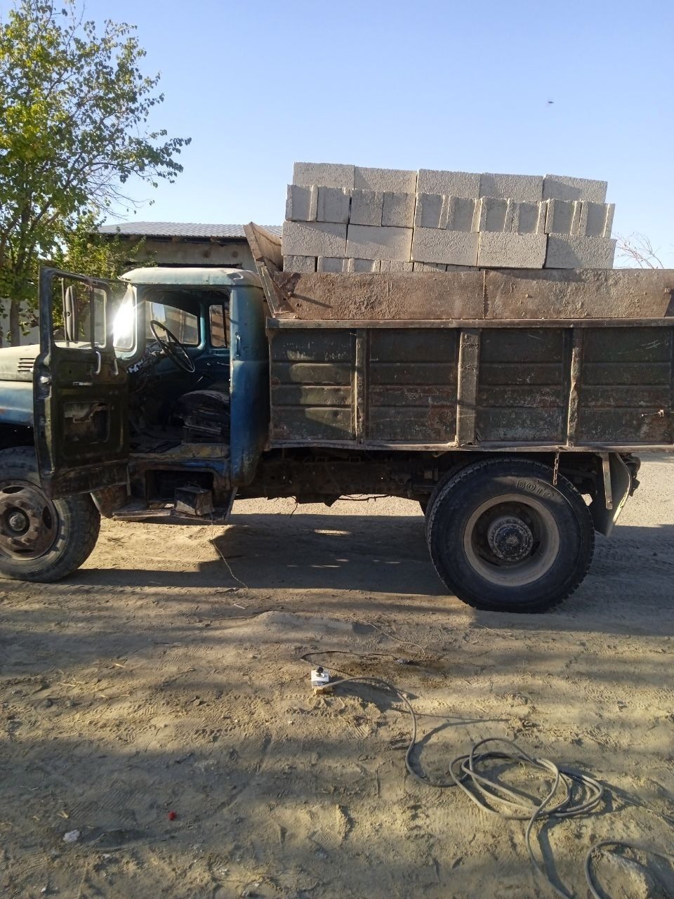 Zil 130 sotiladi.