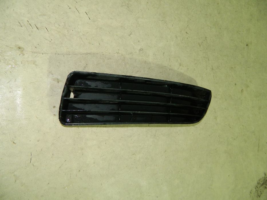 Grila bara fata partea stanga, Audi A4, 95-99, 8D0807345B