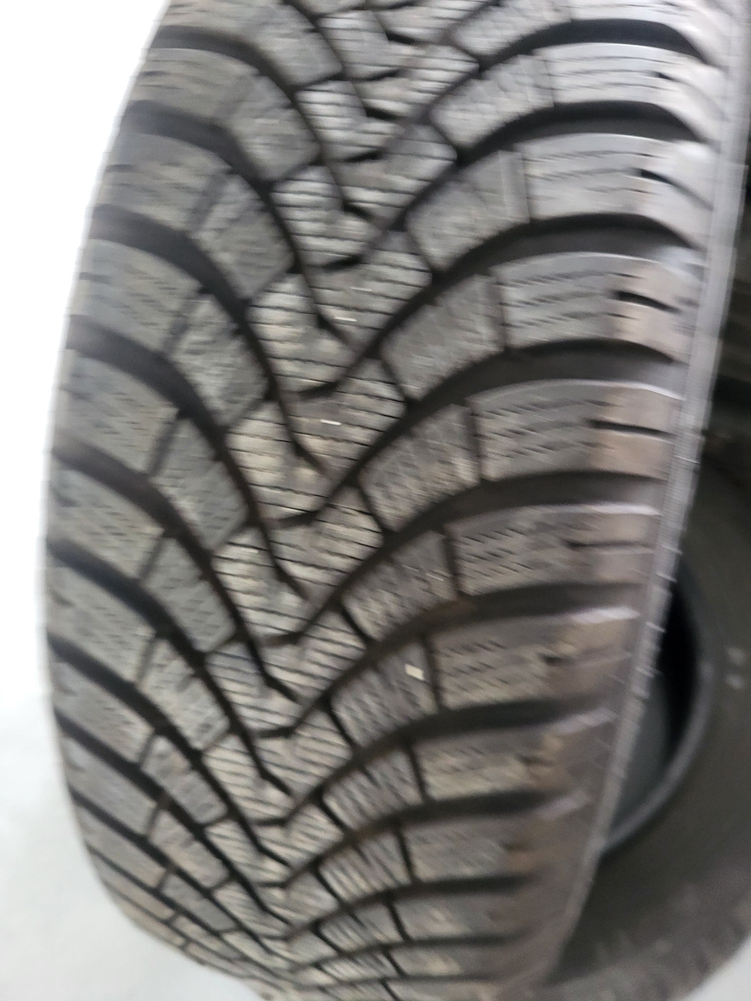 2 бр 205/60/17 Falken зимни гуми