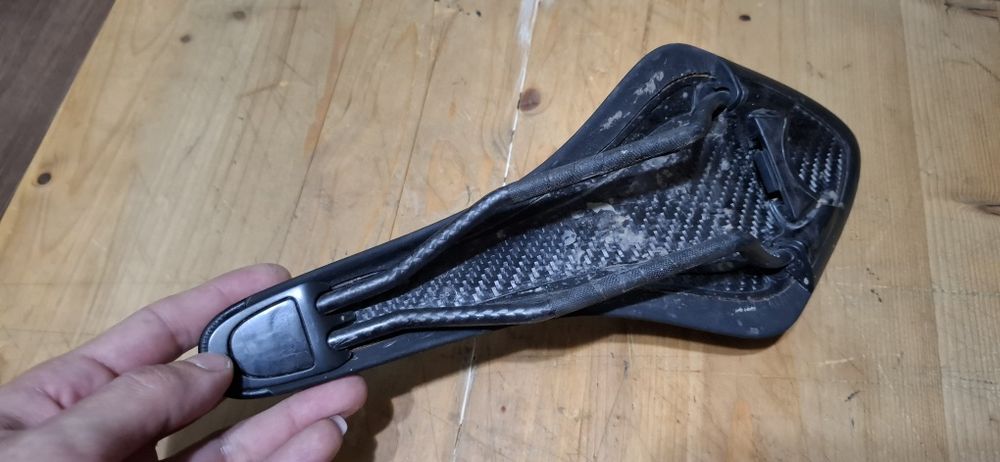 Sa Fizik Arione carbon
