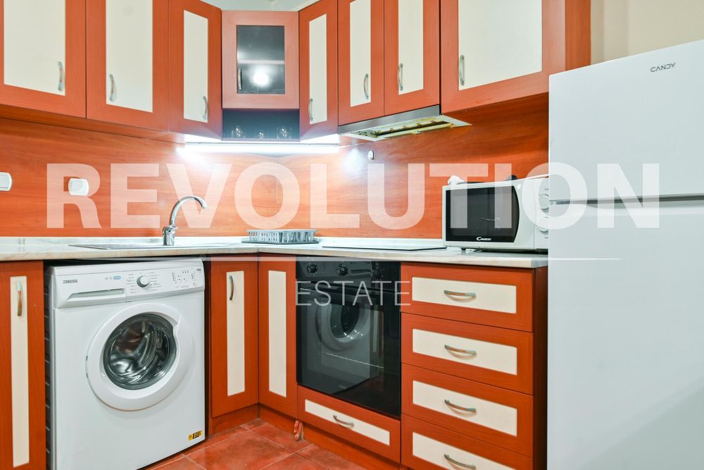 Двустаен апартамент в ж.к. Оборище.