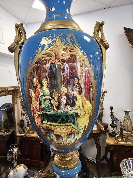 Vază decorativă din porțelan pictat manual,