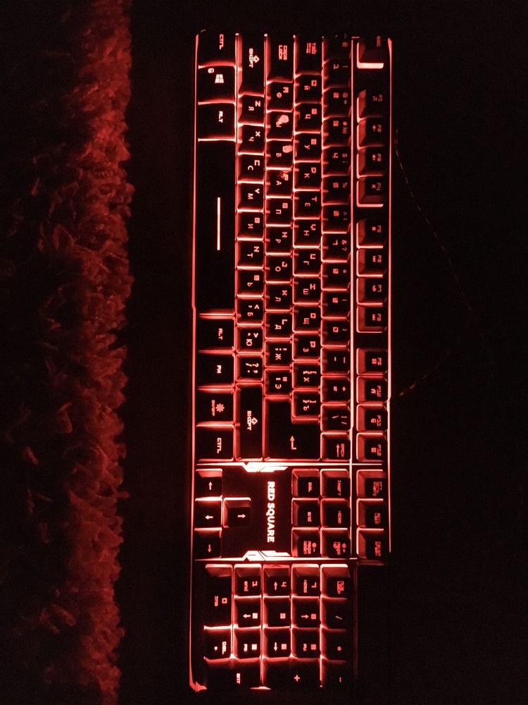 Продам игровую клавиатуру Red Square Tesla RGB