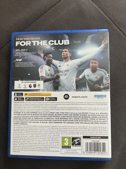 EA FC 25 за PlayStation 5 с метална кутия и подарък шал