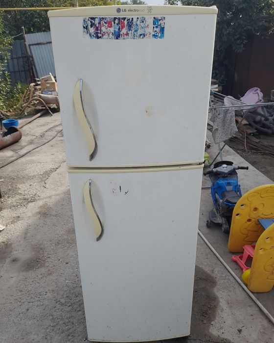 Продаю холодильник