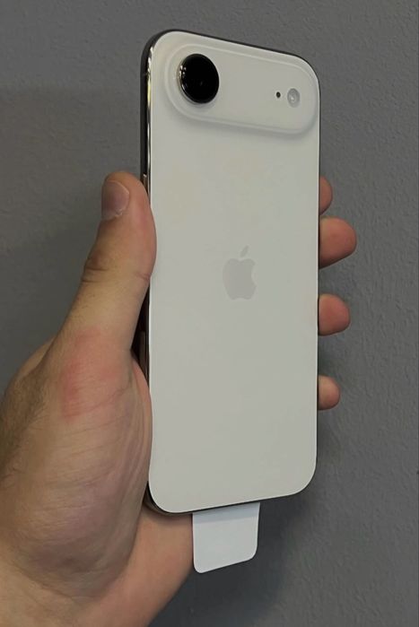 Продам Iphone 17 air