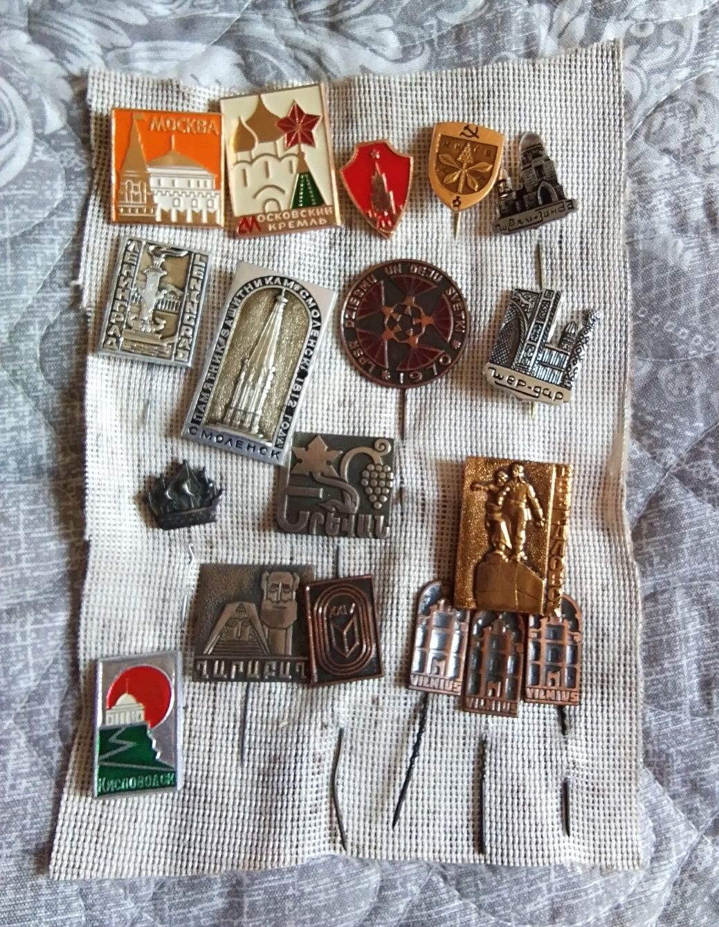 Ёлочные игрушки, медали, значки советского периода из личной коллекции
