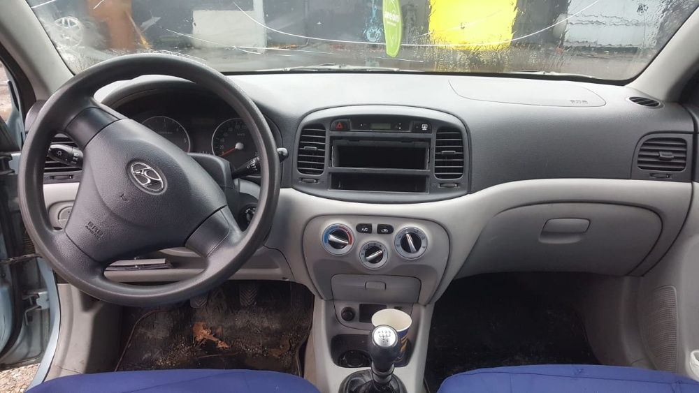 Dezmembrez Hyundai Accent 1.5 benzina an 2008 cod motor D4FA