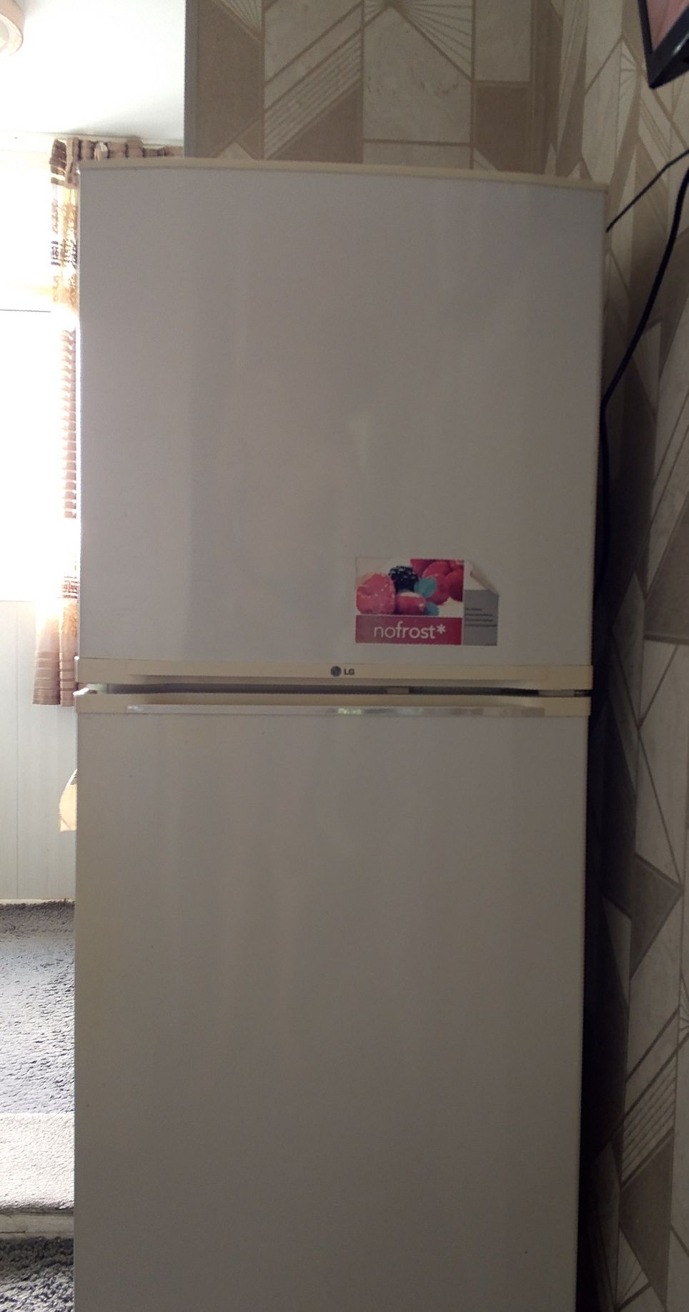 Продается холодилник LG