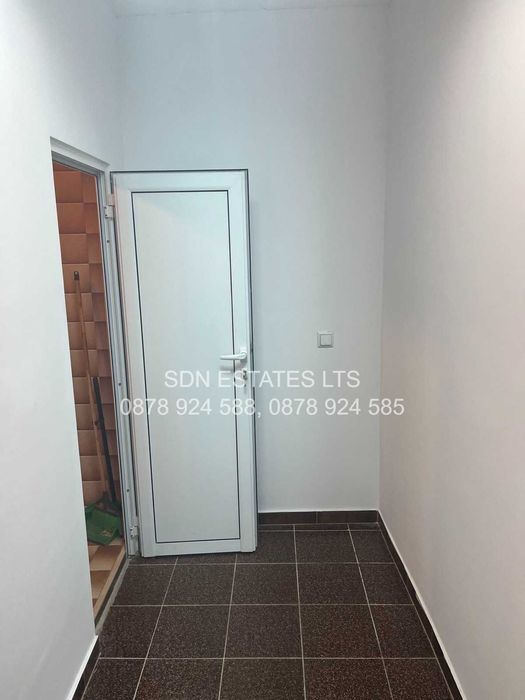 Продава се Магазин в Казанлък - 70 кв.м за 642 €/кв.м - Снимка #2