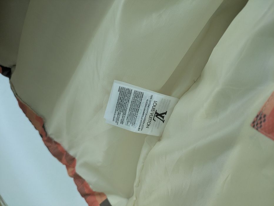 Geaca Louis Vuitton Puffer cu gluga (mărimi: S,M,L,XL,XXL)