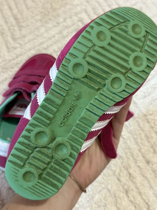 Предложение за описание за Детските маратонки Adidas (Розови/Магента)