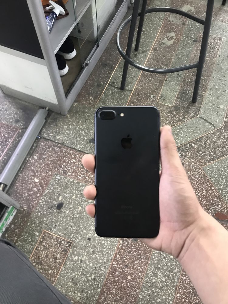 Продам iphone 7+ 128gb black