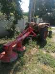 Vând tractor 445, cositoare, grebla, disc purtabil, remorca