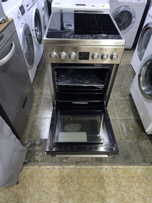 Свободностояща печка Gorenje E54V3-E7  с керамичен плот  чисто нова .