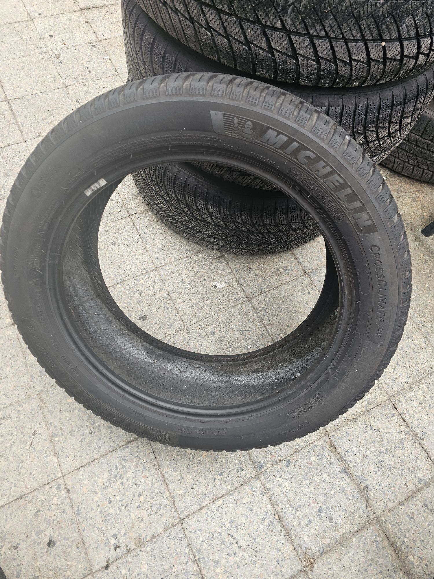 235/50R19 M+S dot 2022
