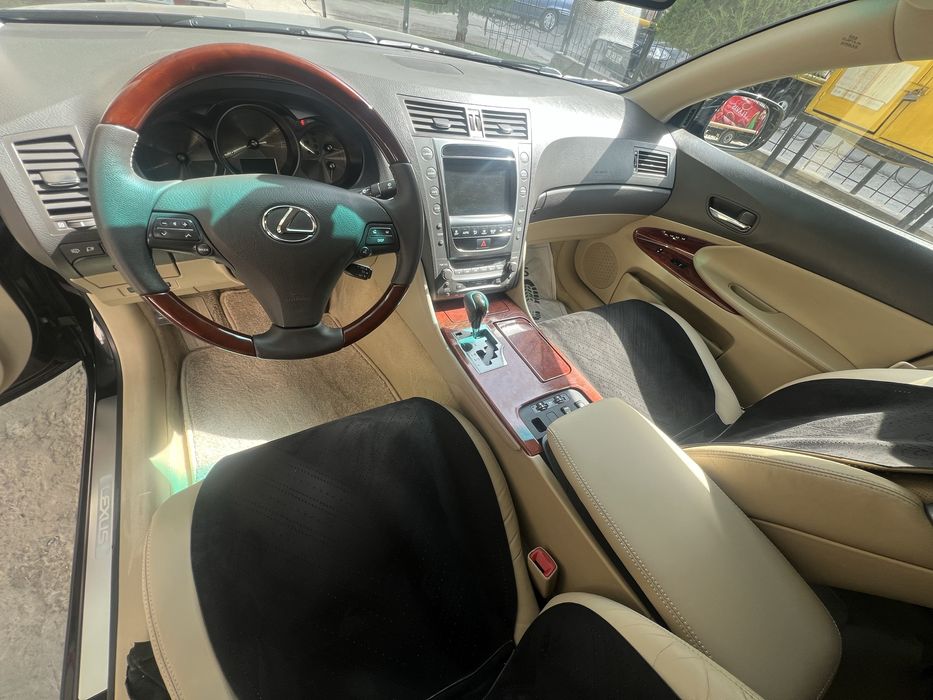 Lexus GS300 sotiladi