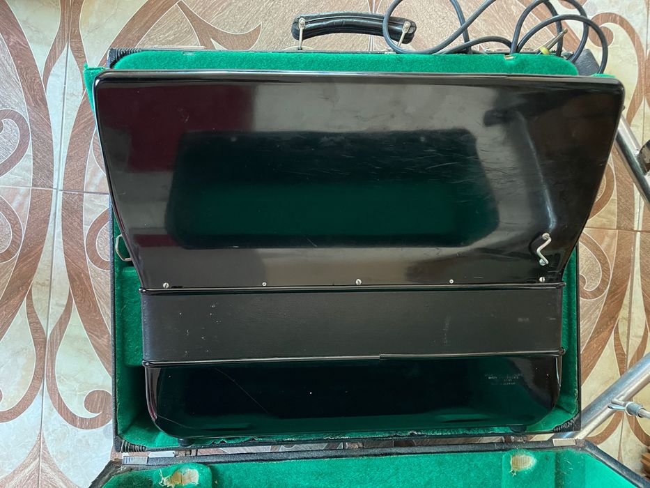 Електрически Акордеон Хонер / Hohner 120 баса