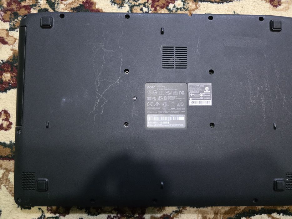 Ноутбук Асер сотилади холати яхши акумлятор улган