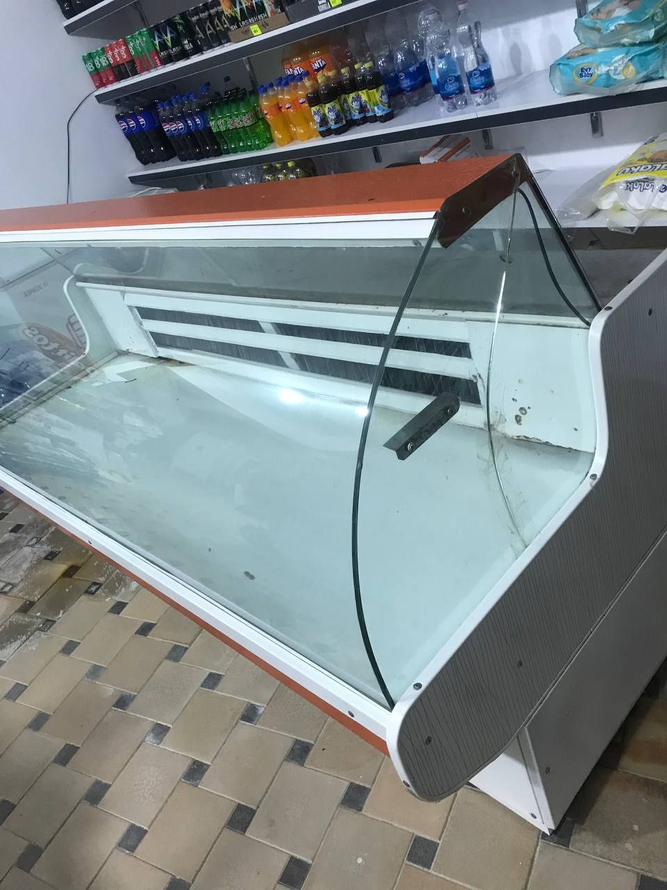 Haladelnik sotiladi muzlatgich sotiladi vitrina haladelnik sotiladi