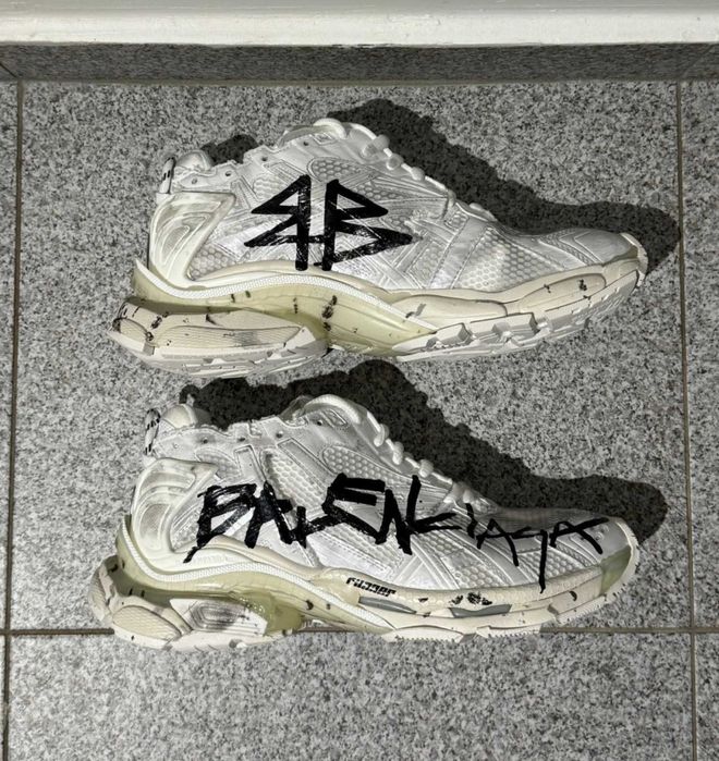 Balenciaga runners graff full box