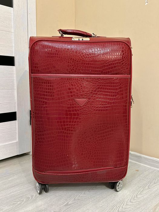 Продам дорожный чемодан экокожа 110 л в хорошем состоянии!