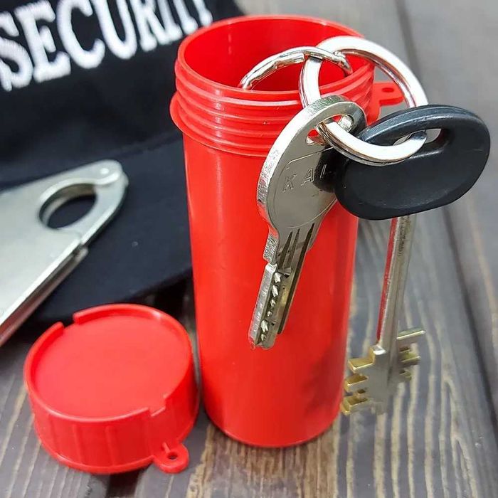 Бокс для ключей длина 4 см, ширина 4 см, высота 11 см.