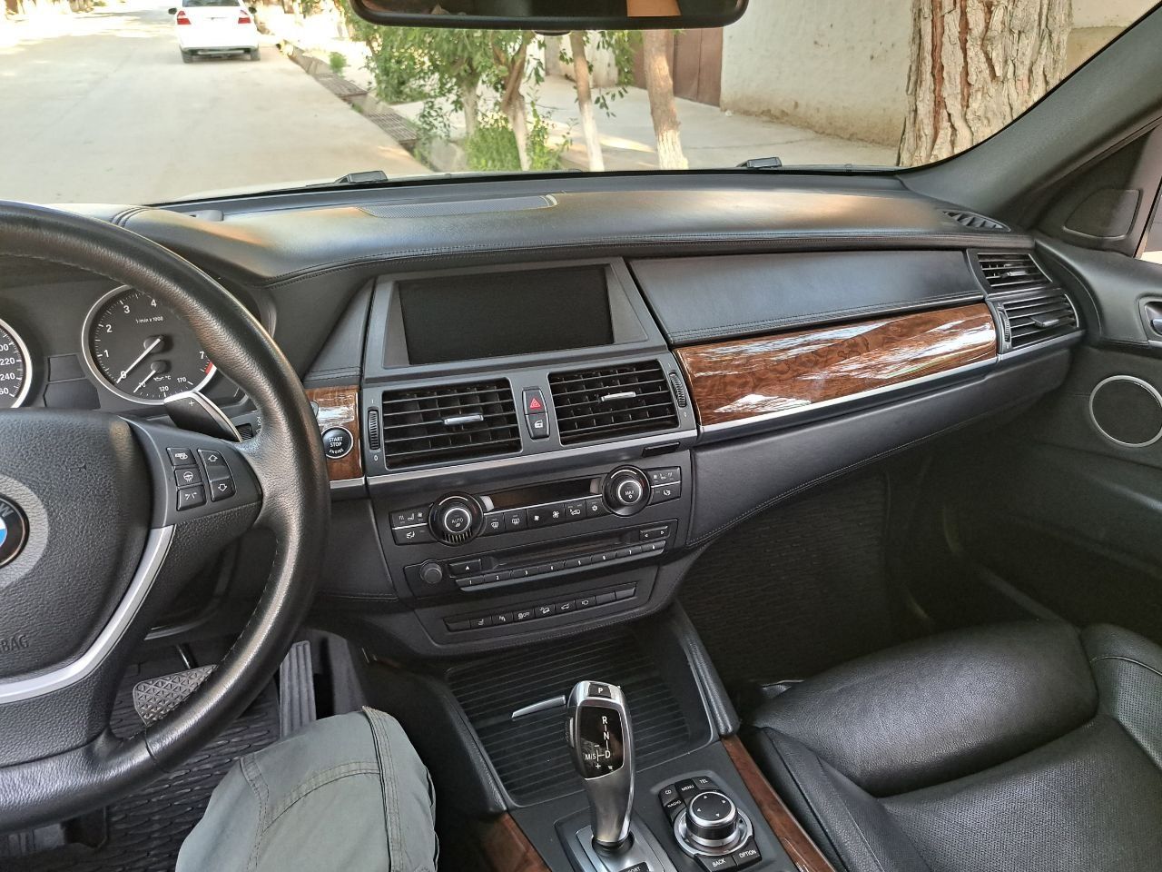 BMW X6 сотилади.