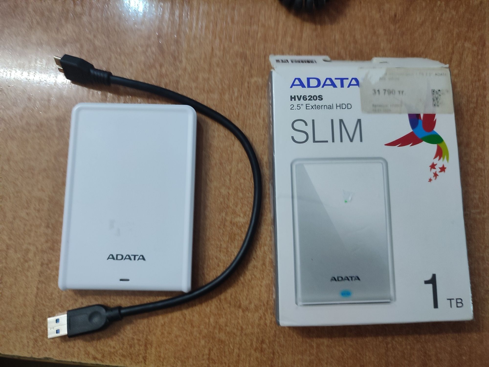 Продам Внешний жёсткий диск 1 TB