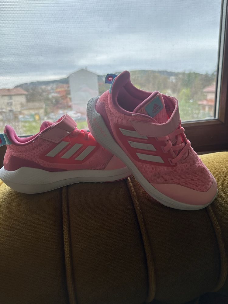 Маратонки adidas
