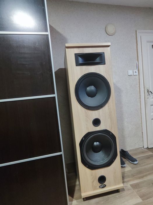 Продавам огромна безжична кареоке колона 700W