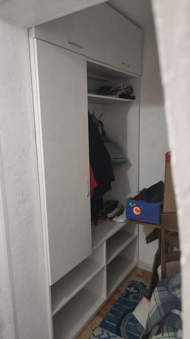 Прихожка белого цвета