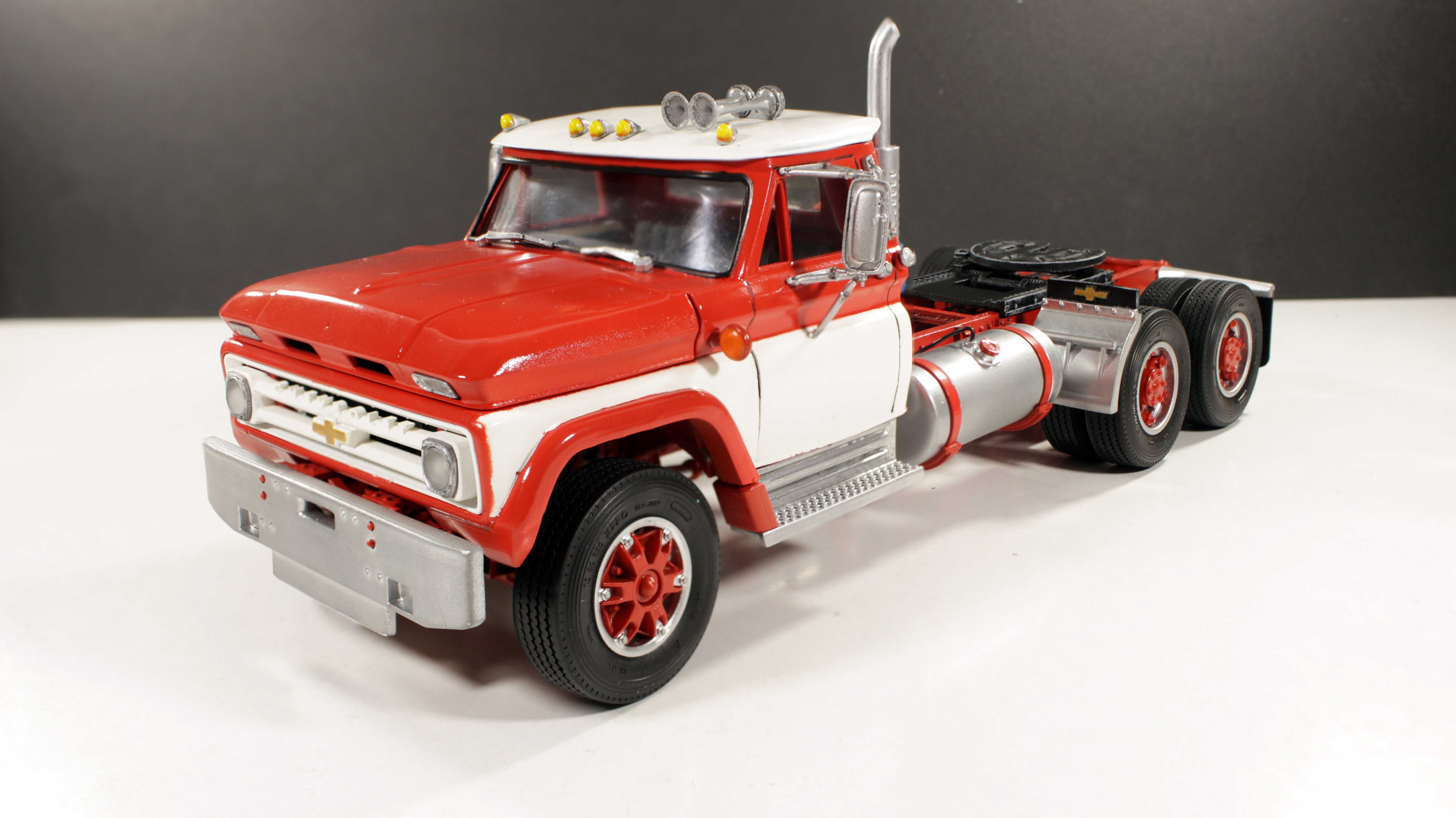 Влечак Камион Умален Модел Мащаб 1:24 Chevrolet M60 Truck Scale 1/24
