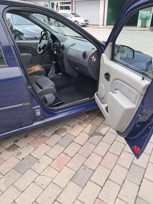 Vând dacia logan
