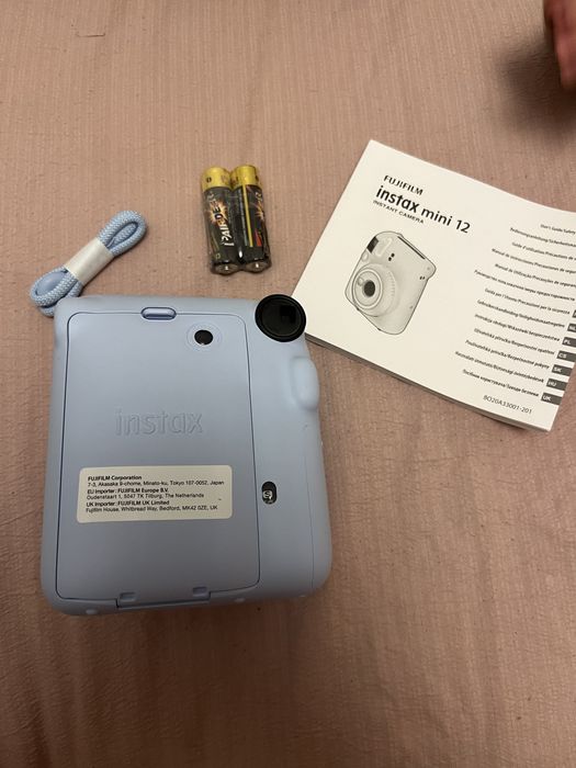 Instax mini 12  камера моментальной печати новая.