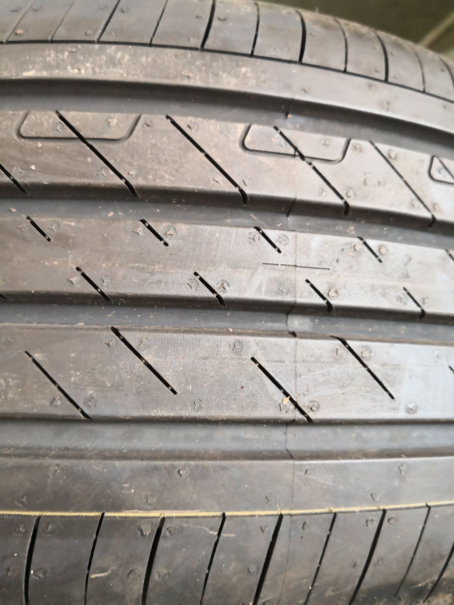 215 50 18 цола нови гуми Goodyear dot 21 24