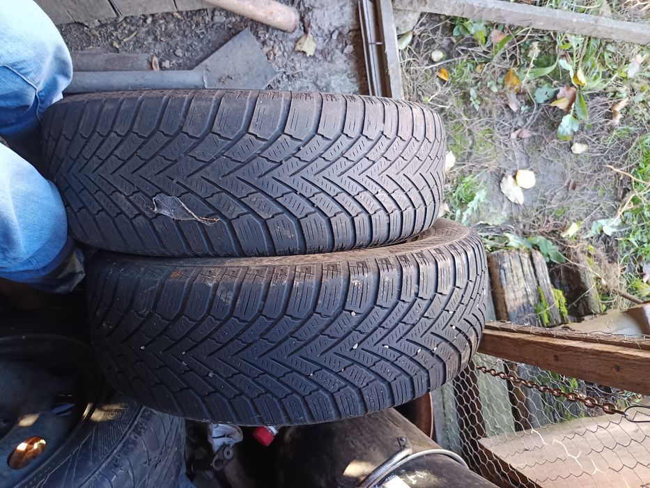 Vând cauciucuri de iarna 195 65 15
