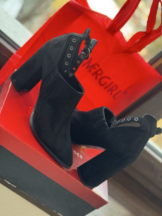 Замшевые сапоги фирмы summer girl