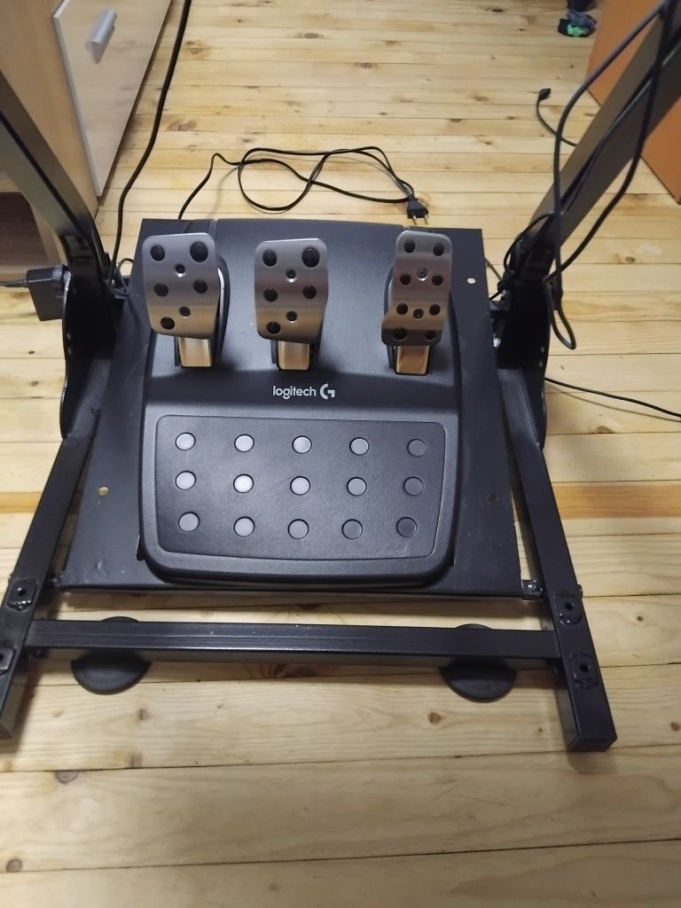 Волан Logitech G29 с педали и скоростен лост