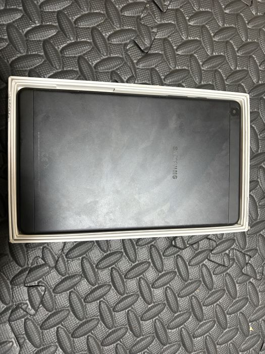 Tableta samsung galaxy Tab A fisurat dar merge